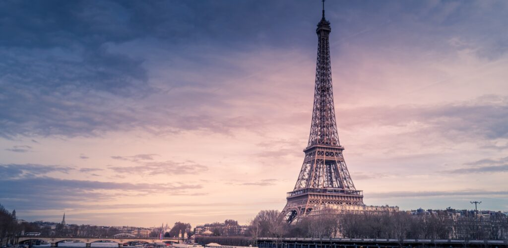 beautiful-wide-shot-eiffel-tower-paris-surrounded-by-water-with-ships-colorful-sky